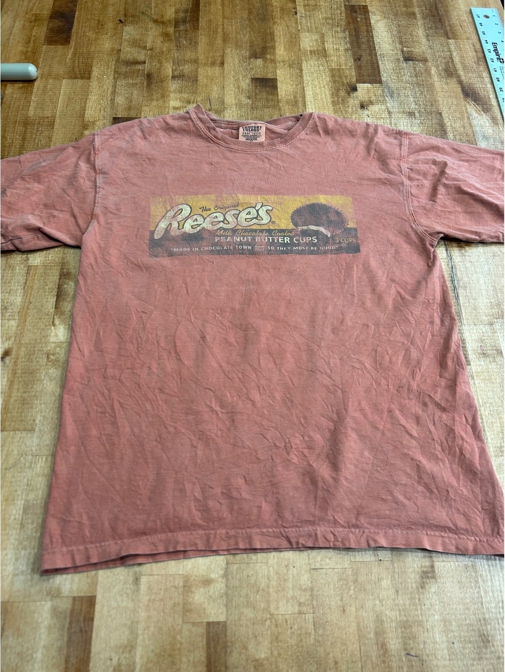 Comfort Colors Reese's Peanut Butter Cups Graphic T-Shirt Medium